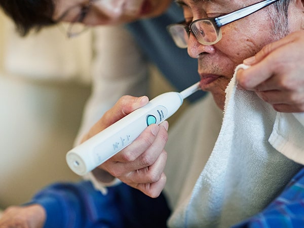 適切な口腔ケアは、介護負担を減少させる