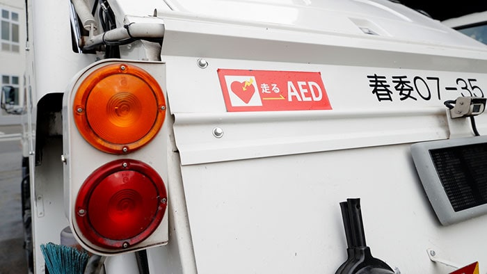 AEDを搭載した春日部市ごみ収集車